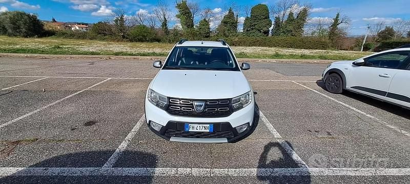 Usata Dacia Sandero Stepway 90 CV (66 kW) 2017 Bianco Berlina