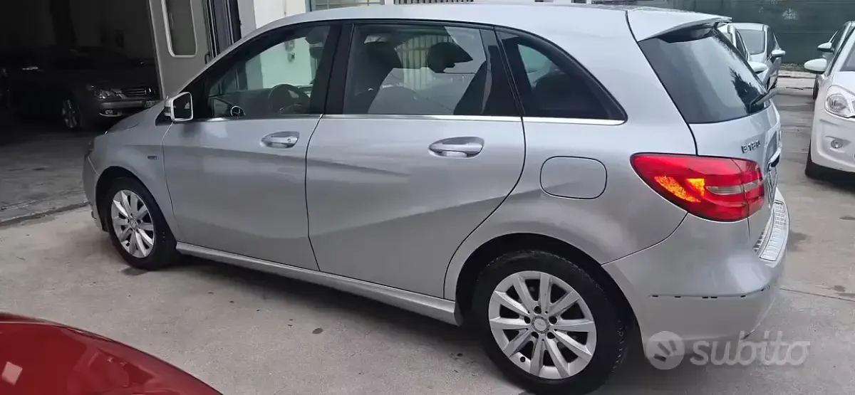 Usata Mercedes A180 Avantgarde 109 CV (80 kW) 2012 Grigio Utilitaria