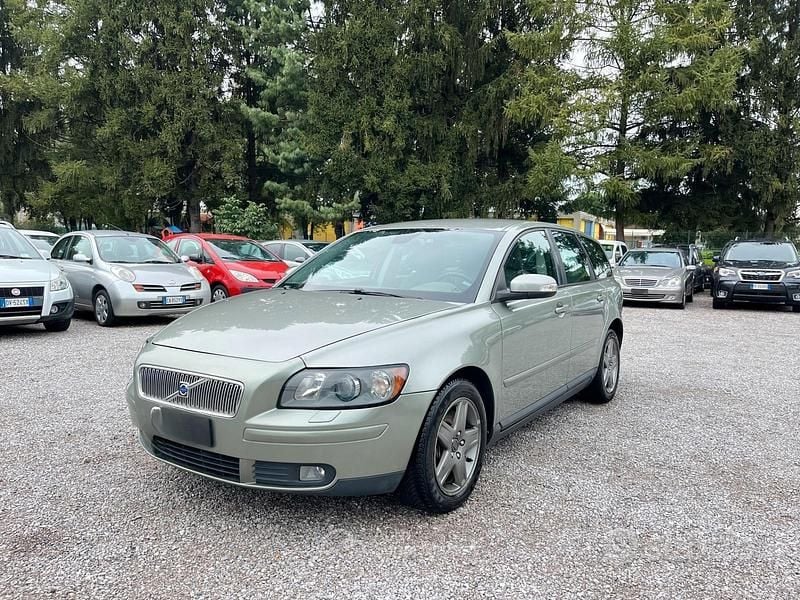 Usata Volvo V50 Momentum 179 CV (131 kW) 2007 Verde Station wagon