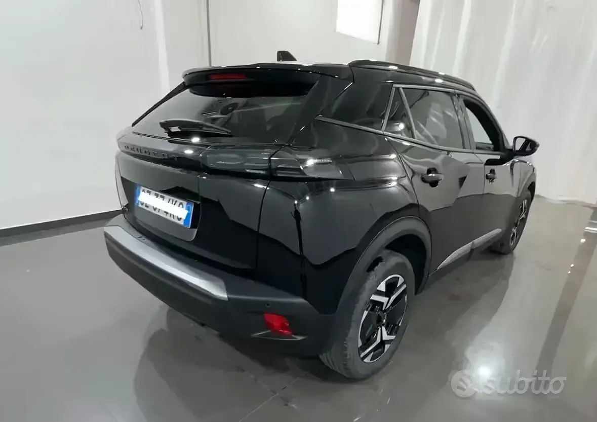 Usata Peugeot 2008 Allure 102 CV (75 kW) 2024 Grigio SUV