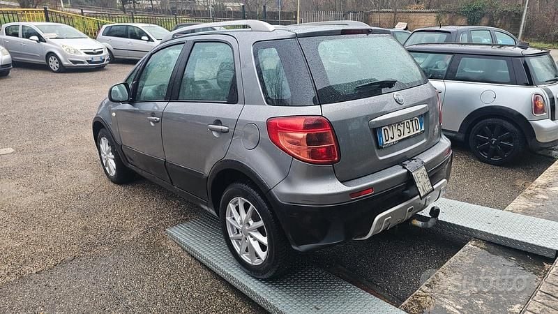 Usata Fiat Sedici Emotion 119 CV (87 kW) 2007 Grigio SUV