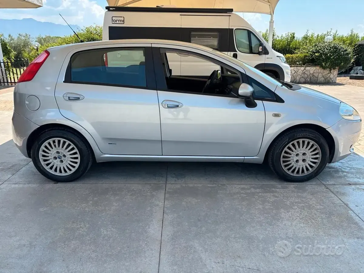 Usata Fiat Grande Punto Dynamic 65 CV (47 kW) 2007 Grigio Utilitaria