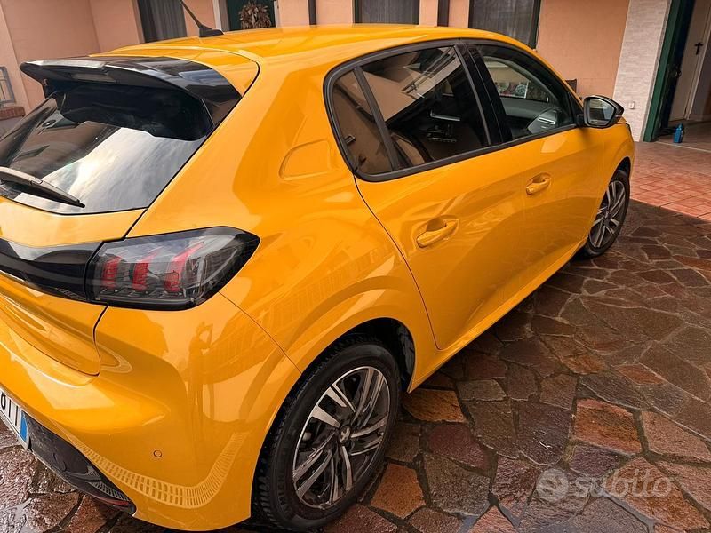 Usata Peugeot 208 2023 Giallo Utilitaria