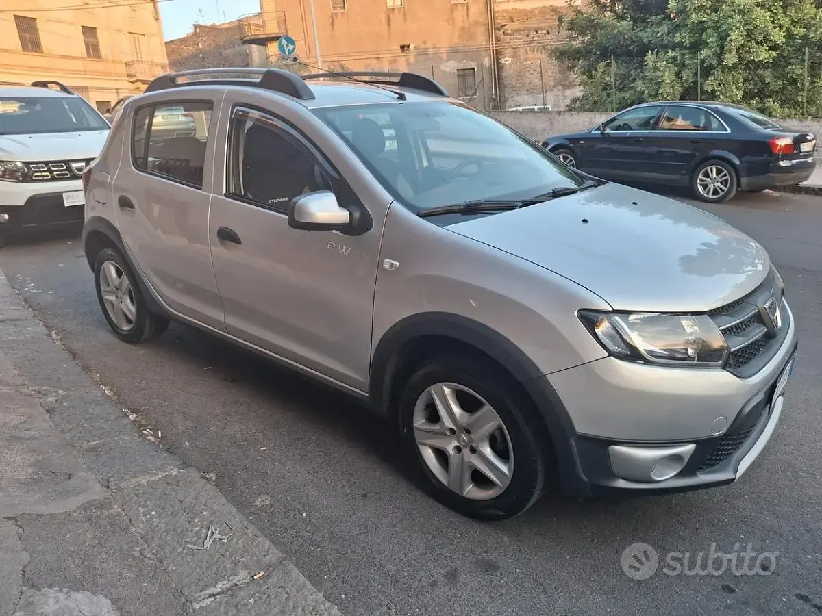 Usata Dacia Sandero Stepway 90 CV (66 kW) 2015 Grigio SUV