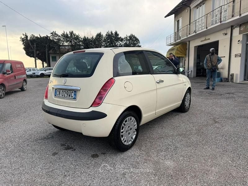 Usata Lancia Ypsilon 60 CV (44 kW) 2004 Utilitaria