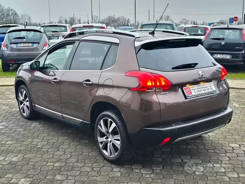 Usata Peugeot 2008 Allure 120 CV (88 kW) 2015 Marrone SUV