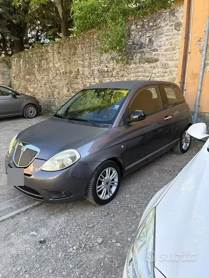 Usata Lancia Ypsilon 77 CV (56 kW) 2011 Grigio Utilitaria