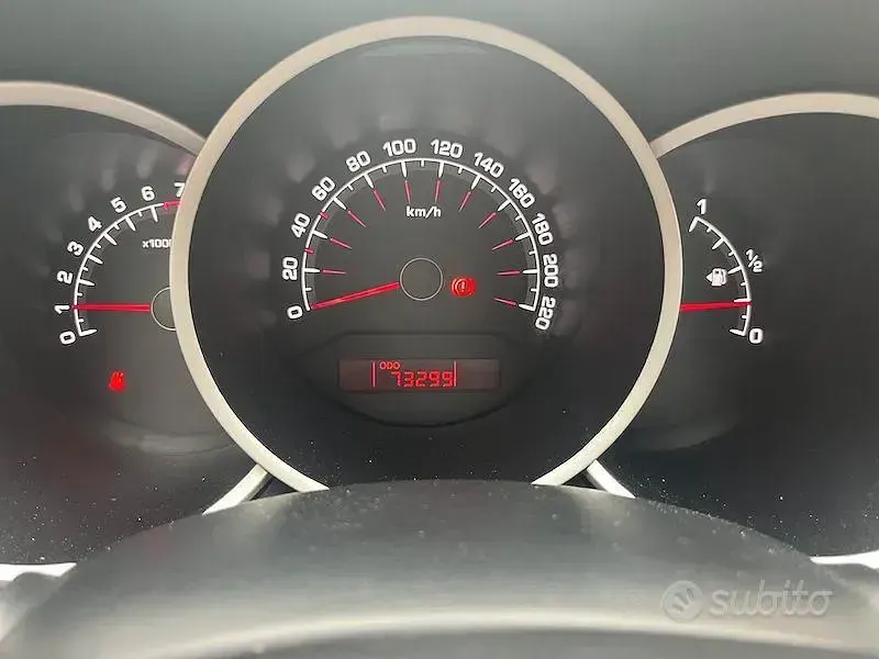 Usata Kia Venga 90 CV (66 kW) 2014 Grigio Utilitaria