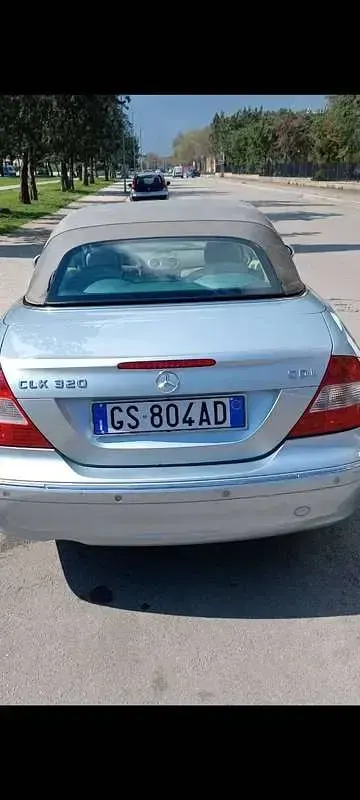 Usata Mercedes CLK320 Elegance 224 CV (164 kW) 2007 Argento Cabrio