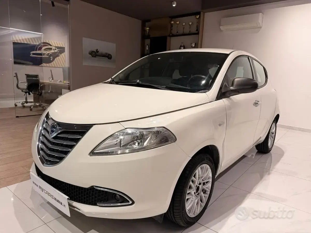 Usata Lancia Ypsilon Platinum 69 CV (50 kW) 2016 Nero Utilitaria