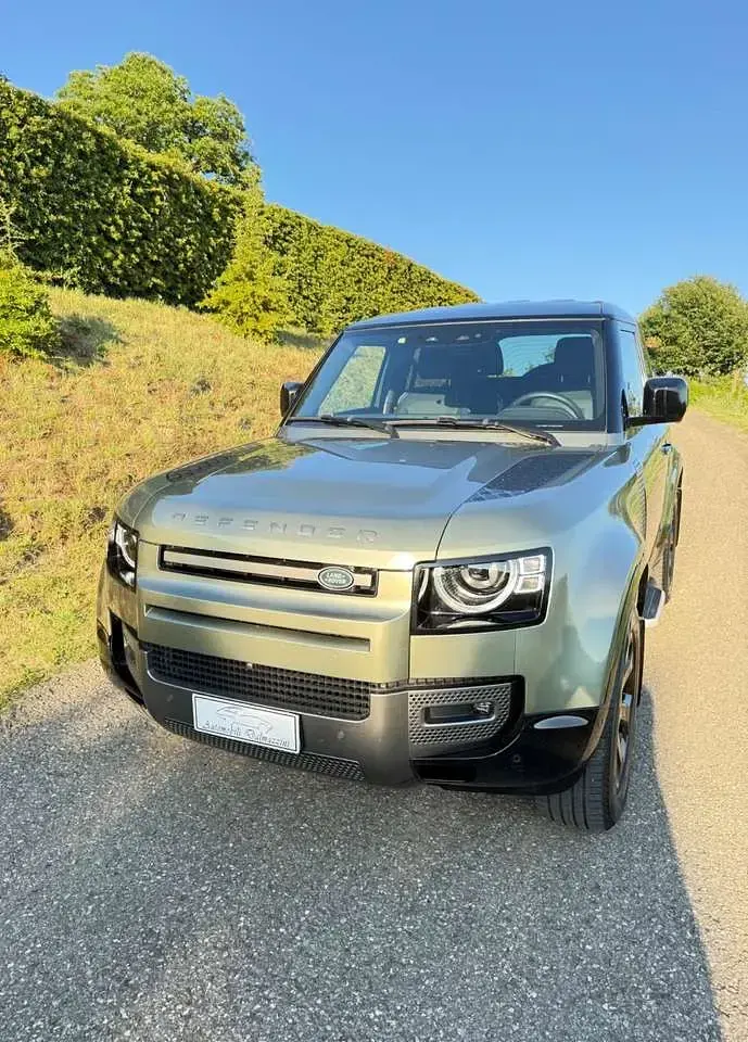 Usata Land Rover Defender SE Dynamic 200 CV (147 kW) 2024 Verde SUV