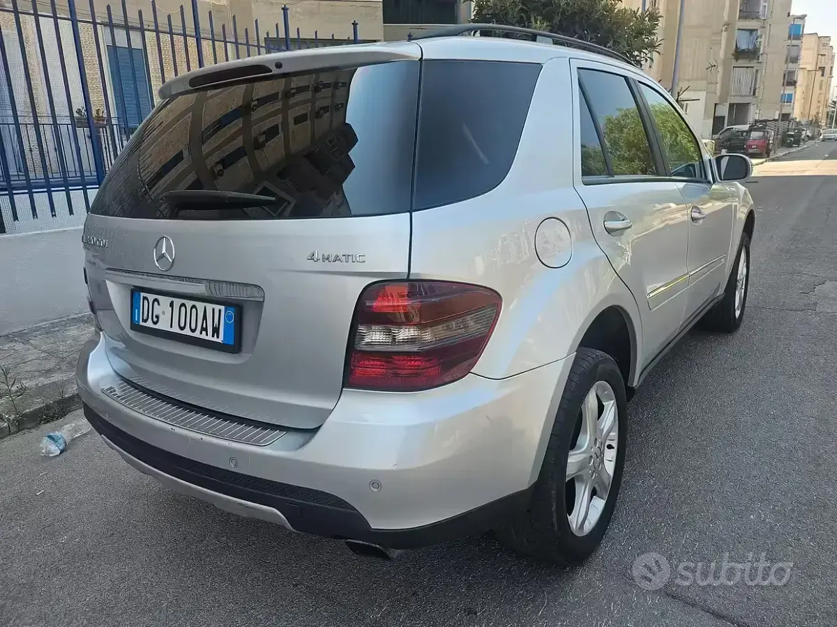 Usata Mercedes ML320 224 CV (164 kW) 2007 Grigio SUV
