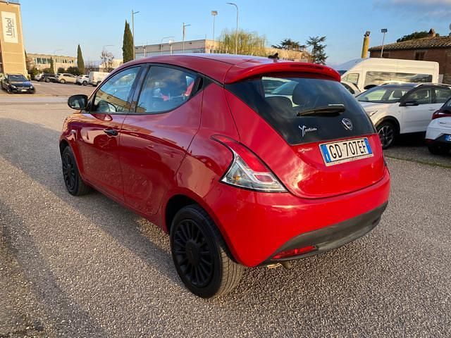 Usata Lancia Ypsilon Silver 69 CV (50 kW) 2020 Rosso