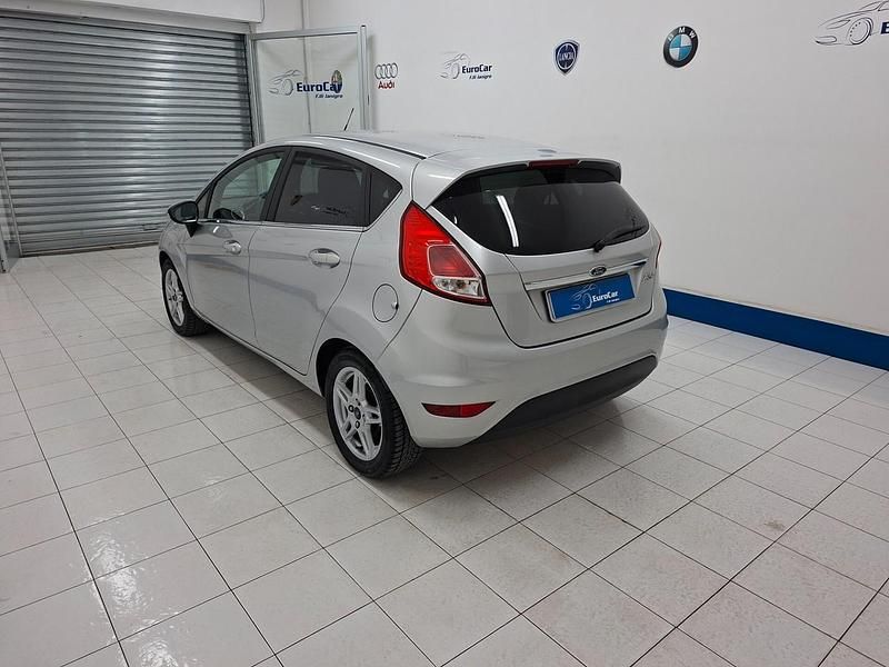 Usata Ford Fiesta Titanium 75 CV (55 kW) 2014 Argento Utilitaria