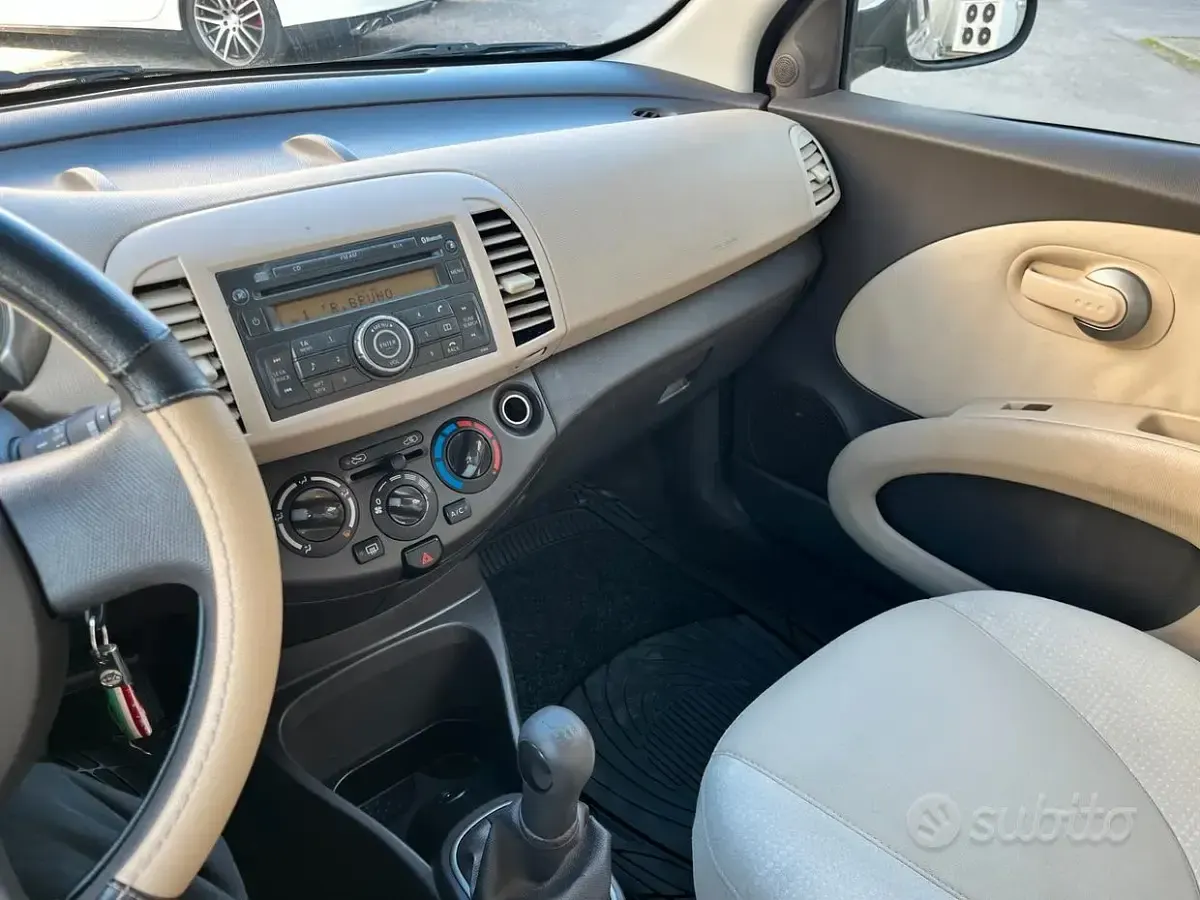 Usado Nissan Micra Acenta 80 HP (58 kW) 2008 Cinzento Sedan