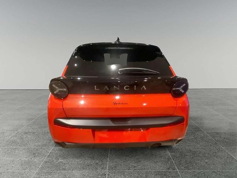 Nuova Lancia Ypsilon 101 CV (74 kW) 2025 Arancione Utilitaria