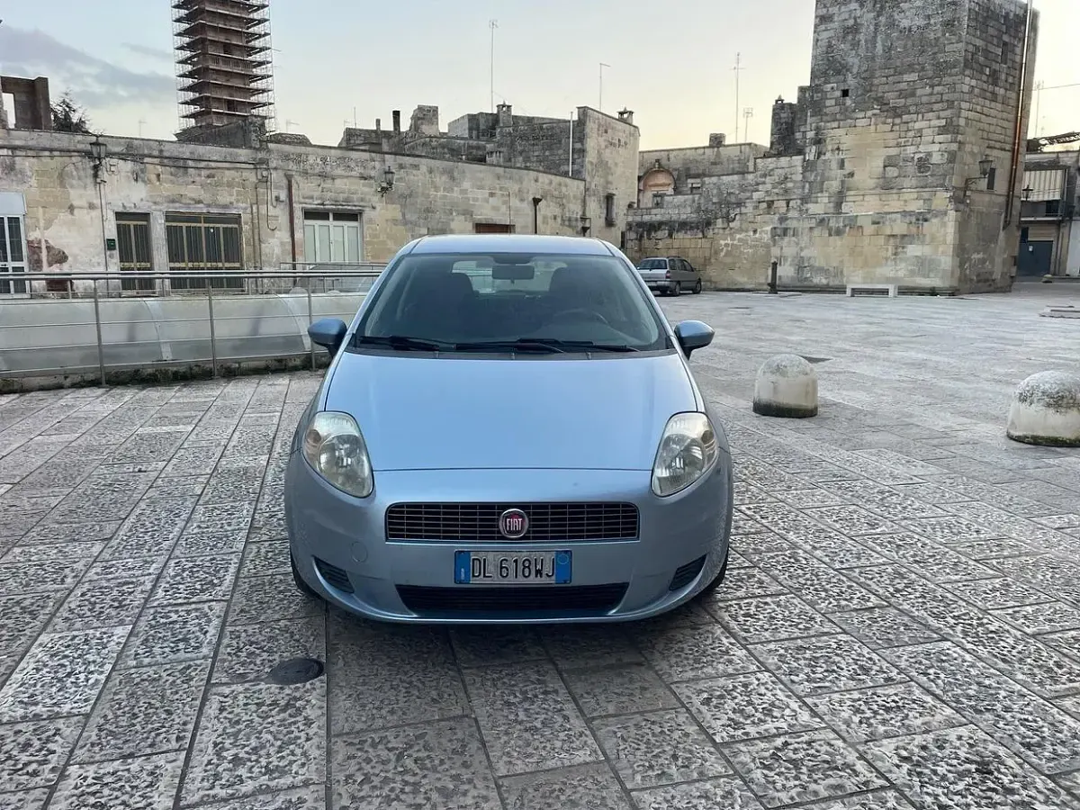 Usado Fiat Grande Punto 65 HP (47 kW) 2008 Azul Citadino