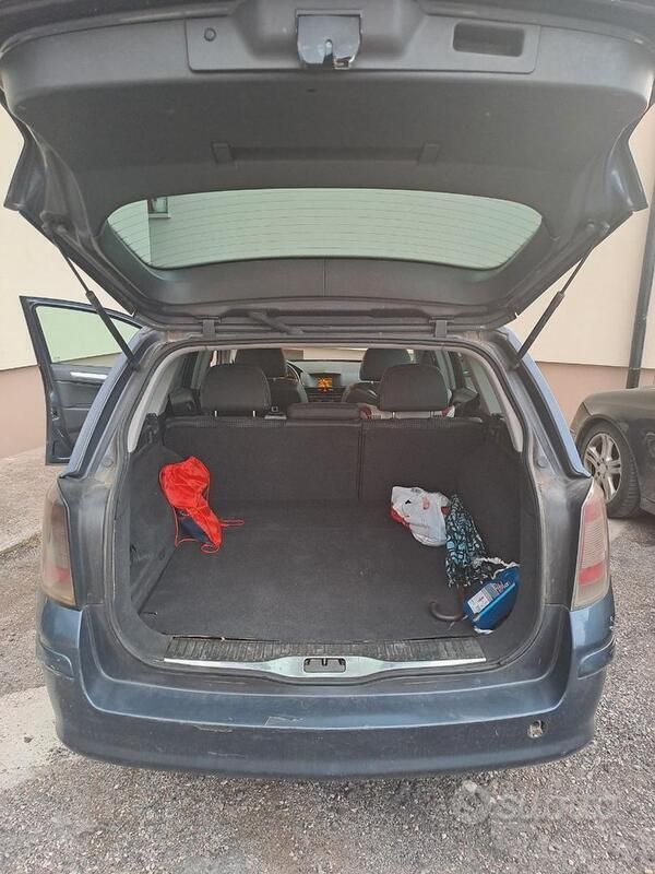 Usata Opel Astra 82 CV (60 kW) 2007 Blu Station wagon