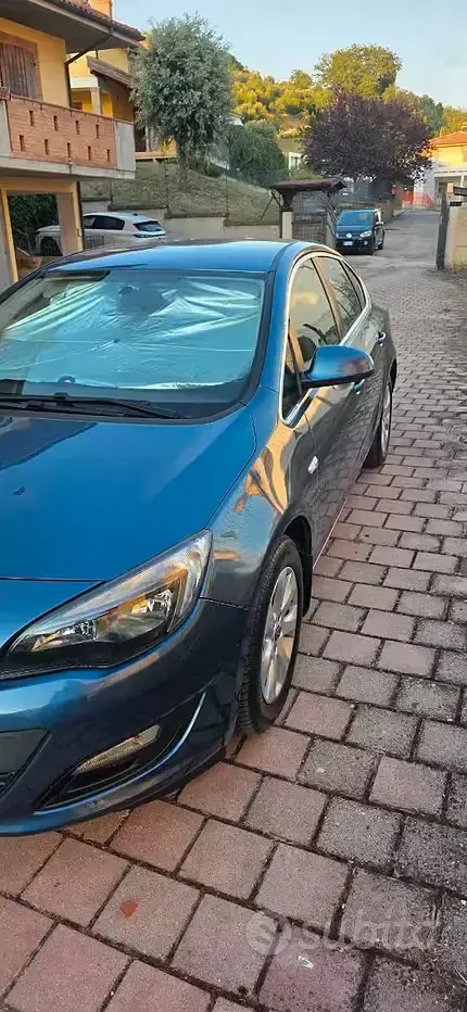 Usata Opel Astra 140 CV (102 kW) 2019 Bluazzurro Berlina