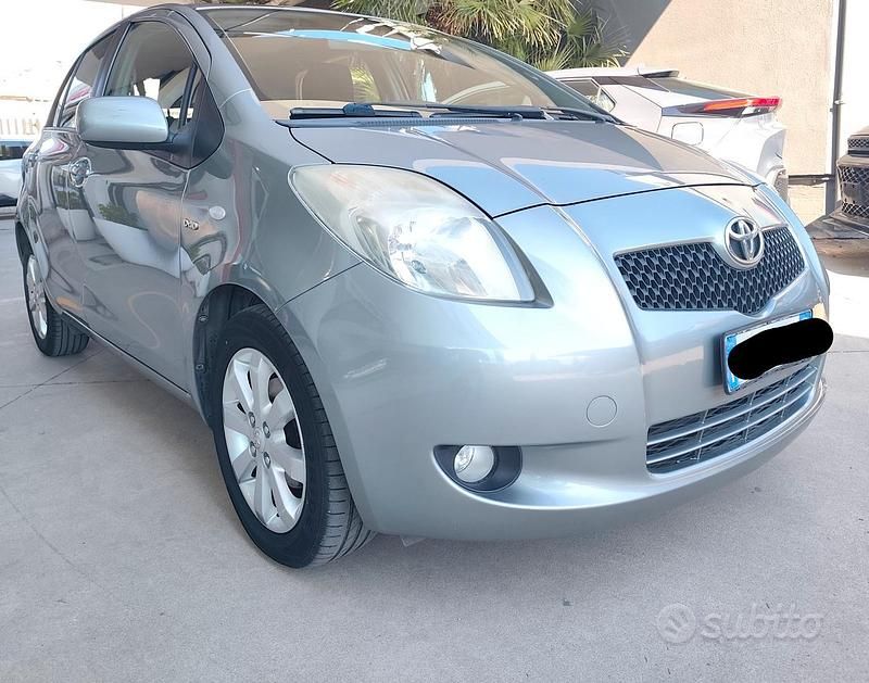 Usata Toyota Yaris 90 CV (66 kW) 2007 Grigio Utilitaria