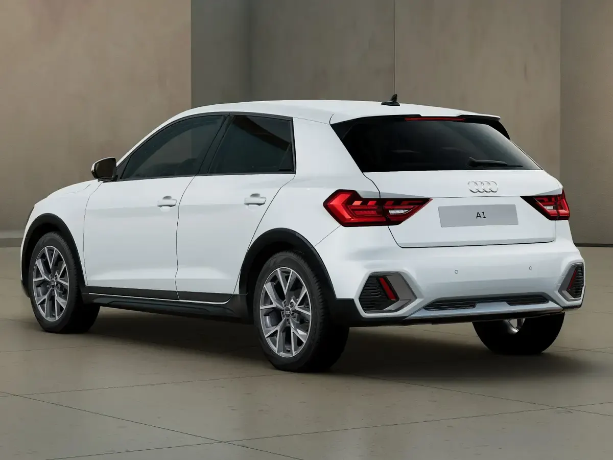 Usata Audi A1 Business 116 CV (85 kW) 2025 Bianco ghiacciaio metallizzato SUV