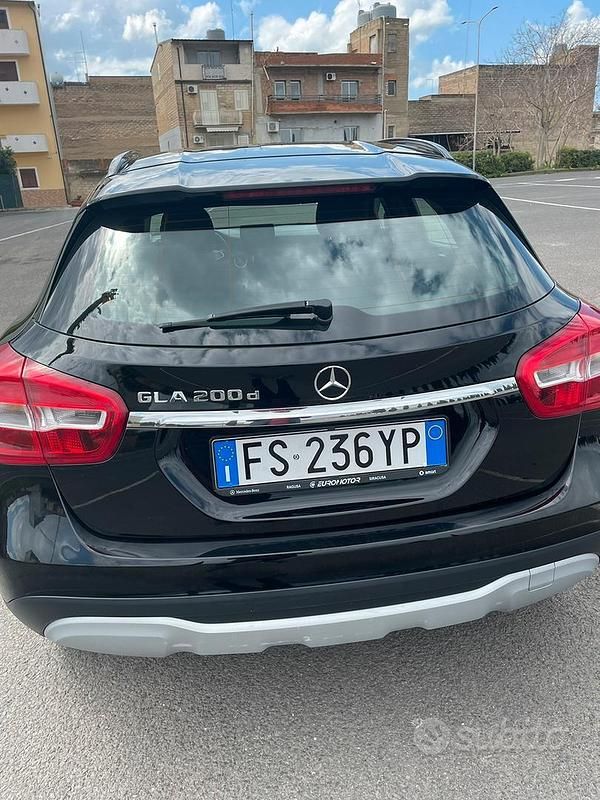 Usata Mercedes GLA200 136 CV (100 kW) 2018 Nero SUV
