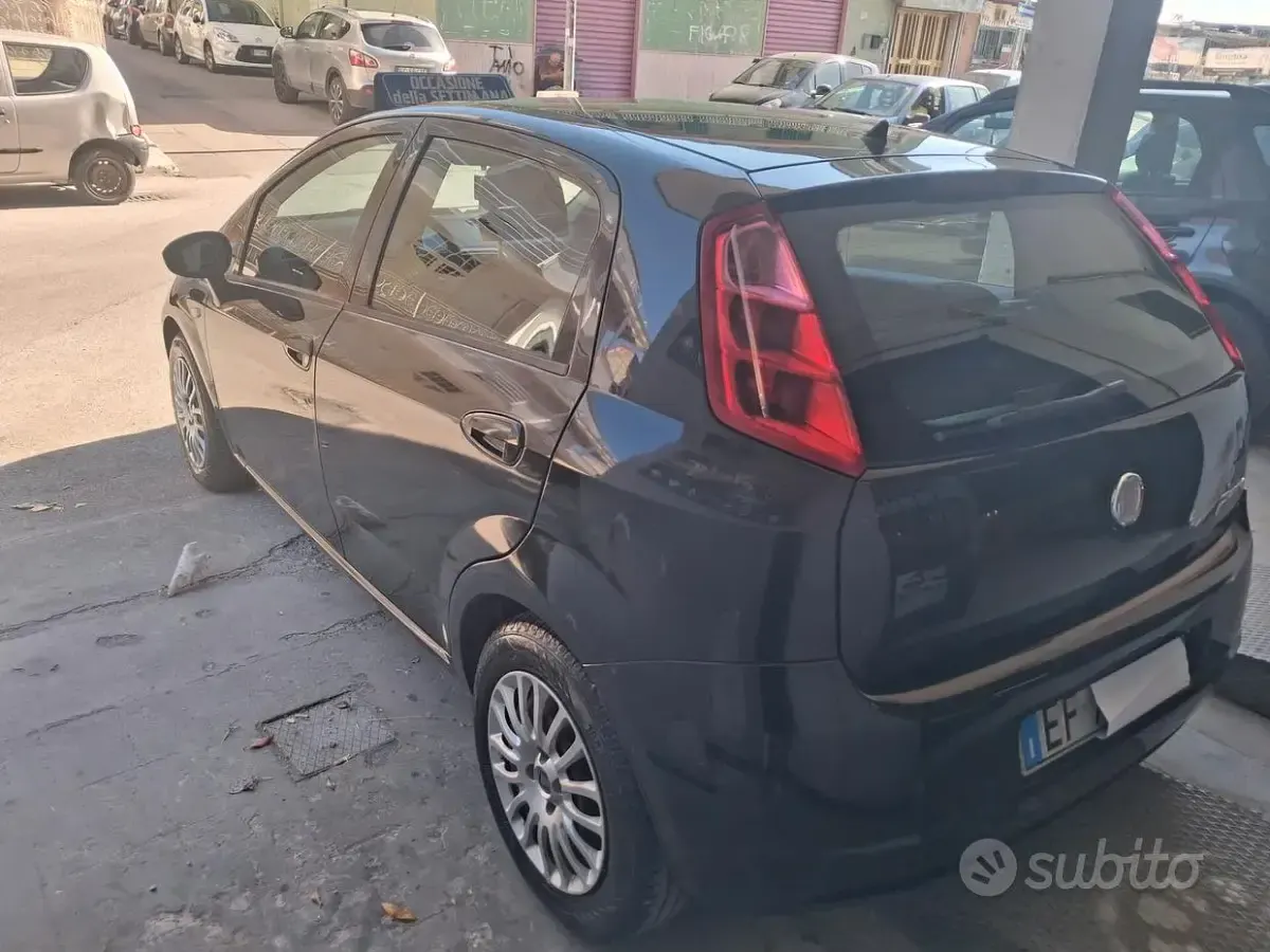 Usata Fiat Grande Punto 75 CV (55 kW) 2011 Nero Utilitaria