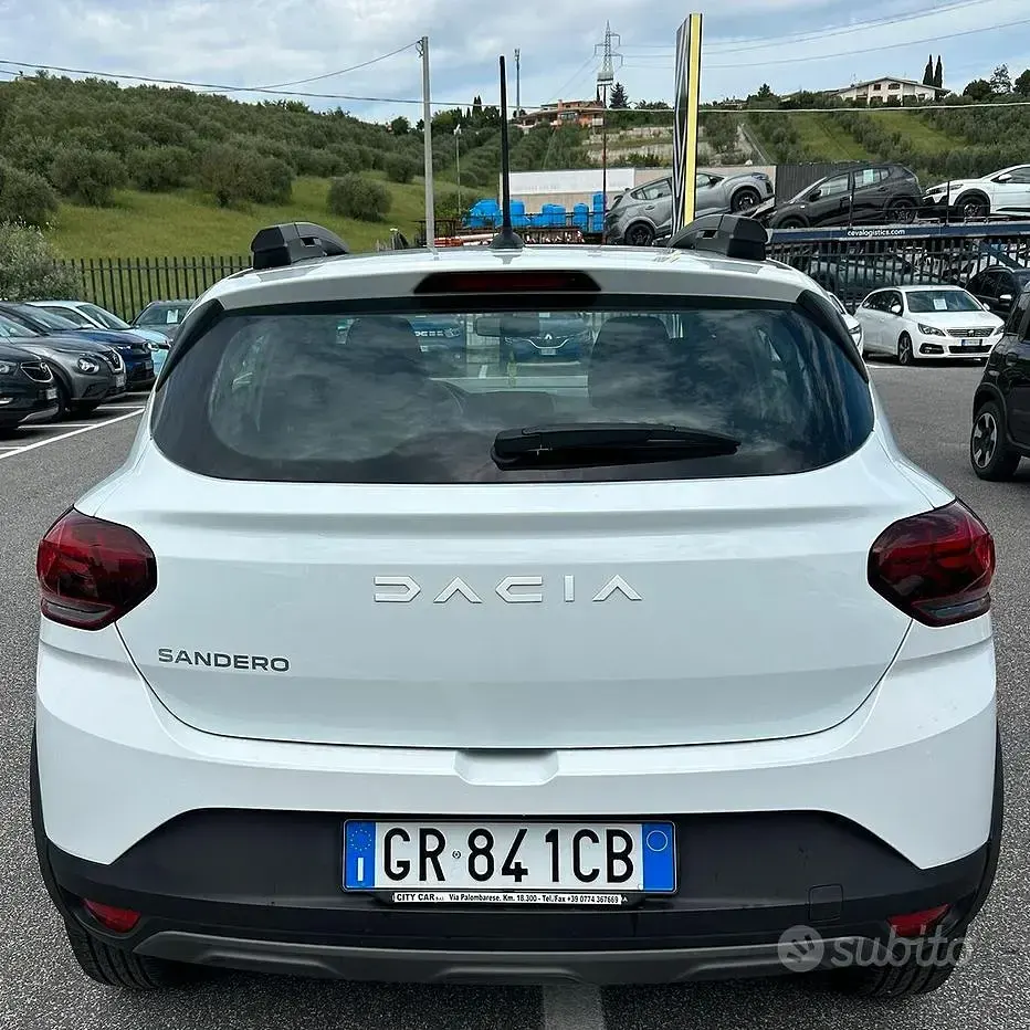 Usata Dacia Sandero Essentiel 101 CV (74 kW) 2023 Bianco Berlina