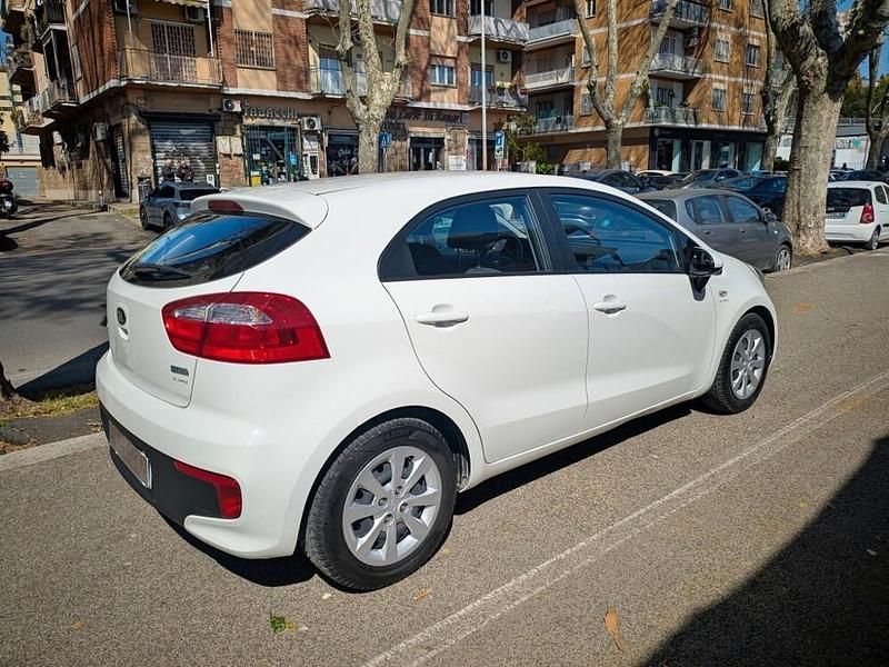 Usata Kia Rio 84 CV (61 kW) 2016 Bianco Utilitaria