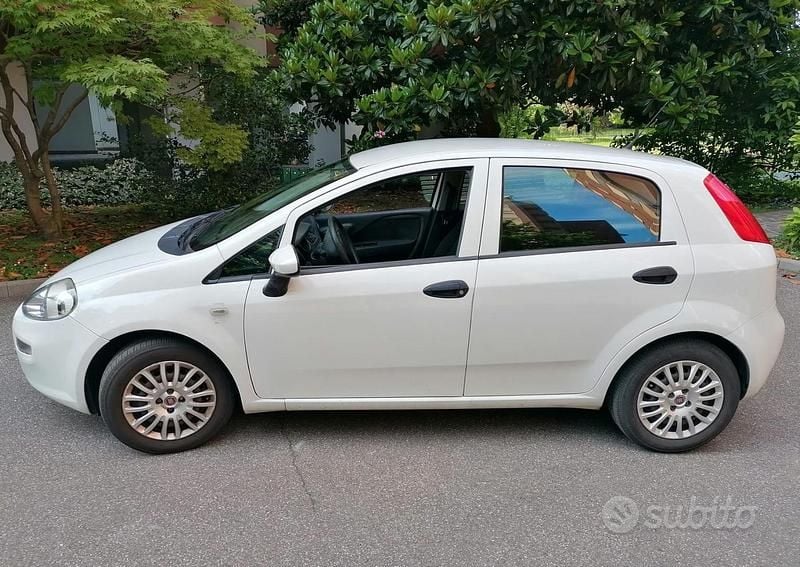 Usata Fiat Punto Street 69 CV (50 kW) 2017 Bianco Utilitaria