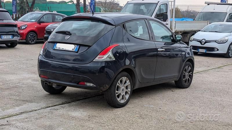 Usata Lancia Ypsilon 69 CV (50 kW) 2019 Nero Utilitaria