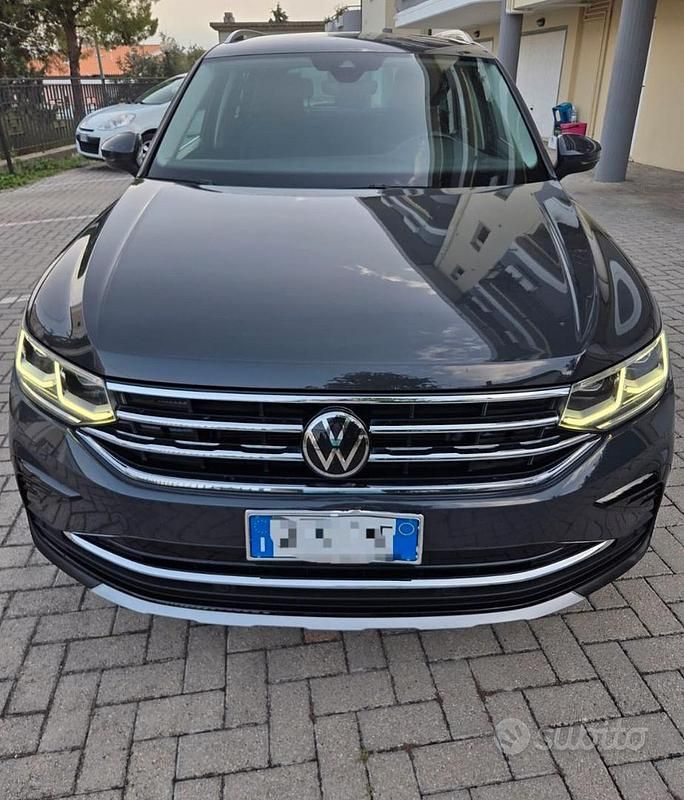 Grigio Usata 2022 VW Tiguan SUV | 27.600 € (Cara) - Immagine 1/4