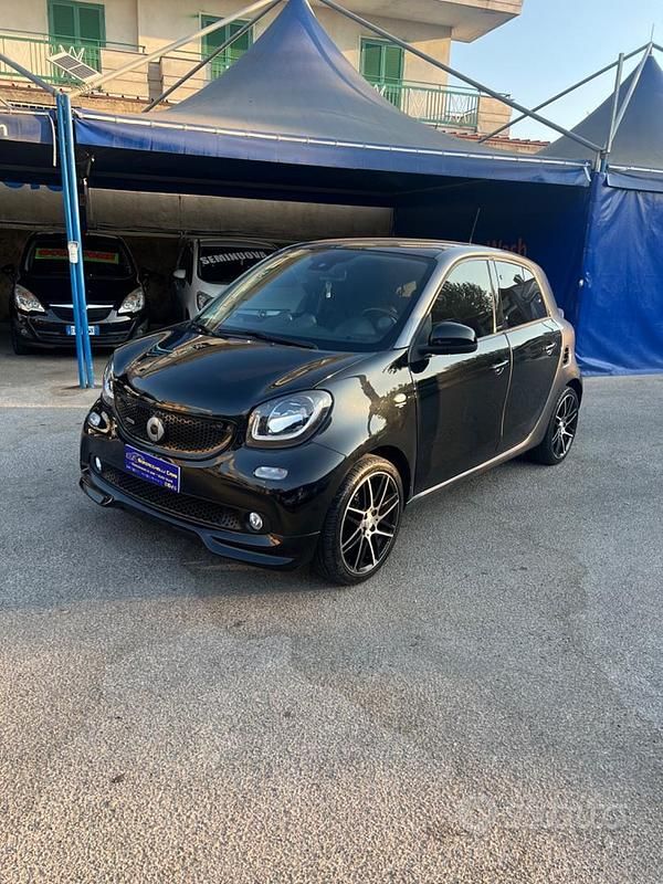 Nero Usata 2017 Smart ForFour Brabus Due volumi | 16.999 € (Cara) - Immagine 1/4