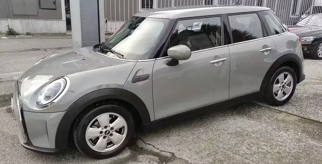 Usado Mini Cooper Classic 75 CV (55 kW) 2022 Gris Utilitario