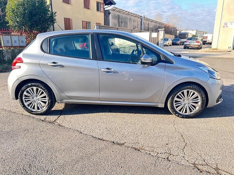 Usata Peugeot 208 Allure 83 CV (61 kW) 2019 Grigio Utilitaria