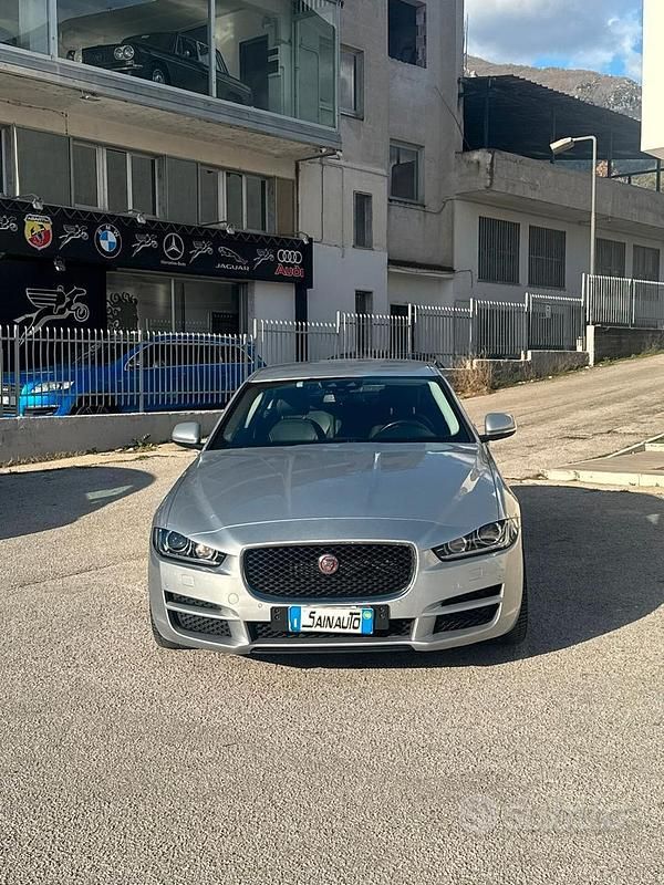 Usata Jaguar XE 180 CV (132 kW) 2018 Grigio Berlina