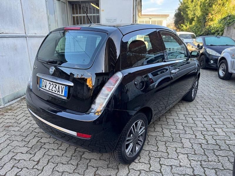 Usata Lancia Ypsilon 60 CV (44 kW) 2009 Nero Utilitaria