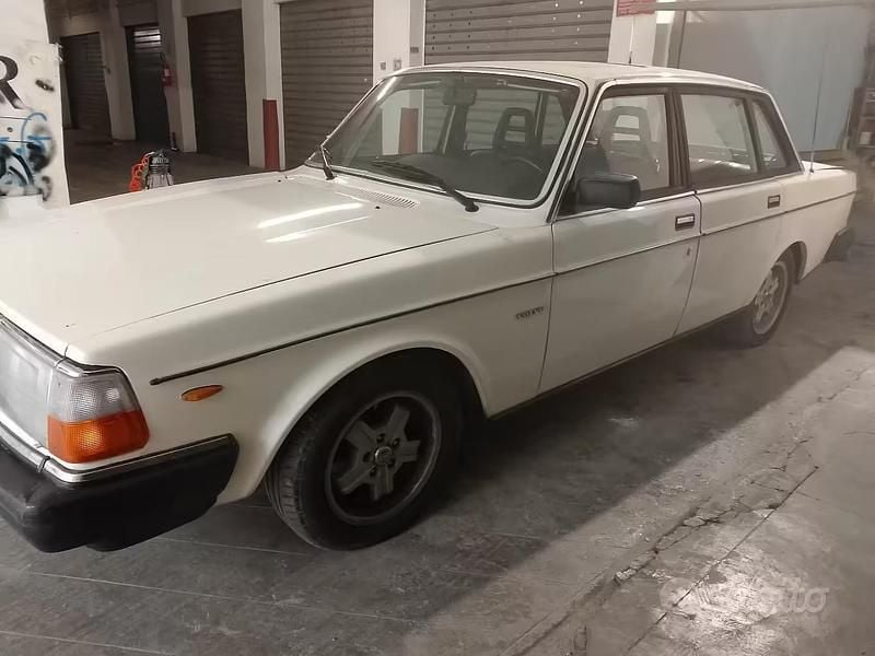 Usata Volvo 244 1981 Bianco Berlina