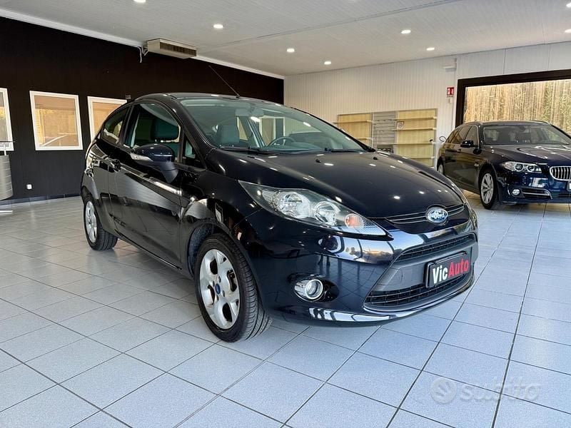 Usata Ford Fiesta Titanium 70 CV (51 kW) 2011 Nero Utilitaria