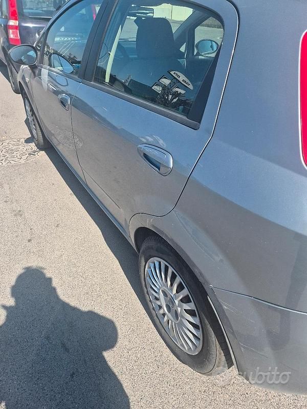 Usata Fiat Grande Punto 75 CV (55 kW) 2006 Grigio Utilitaria