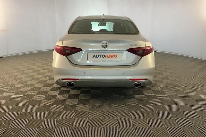 Usata Alfa Romeo Giulia Super 180 CV (132 kW) 2018 Argento Berlina