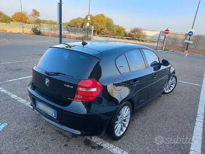 Usata BMW 118 2011 Nero Utilitaria