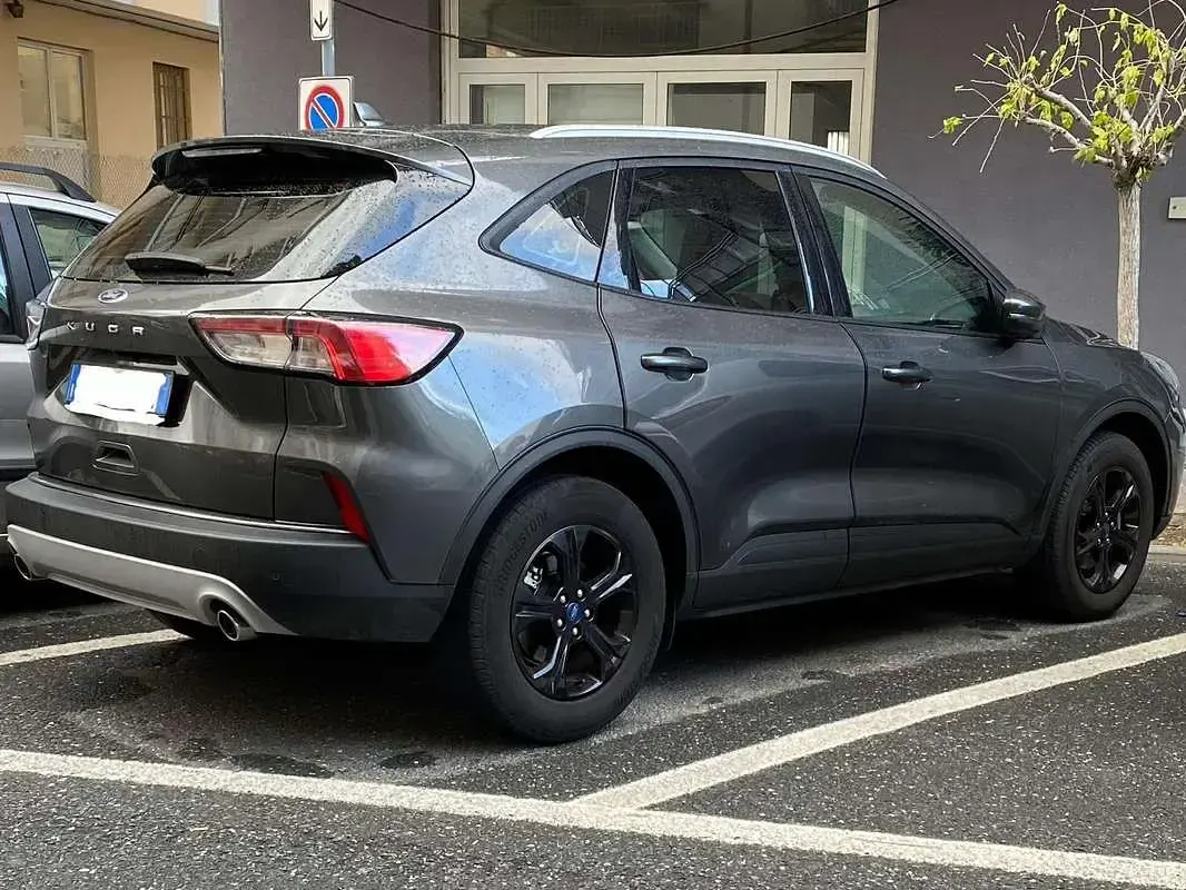 Usata Ford Kuga 120 CV (88 kW) 2021 Grigio SUV