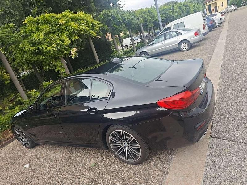 Nero Usata 2020 BMW 520 M Sport Tre volumi | 30.000 € (Buon prezzo) - Immagine 1/4