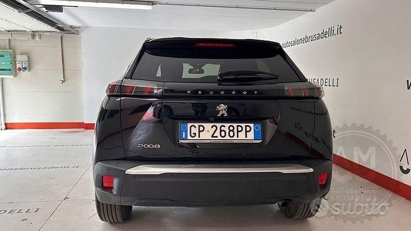Usata Peugeot 2008 Allure 102 CV (75 kW) 2023 Nero SUV
