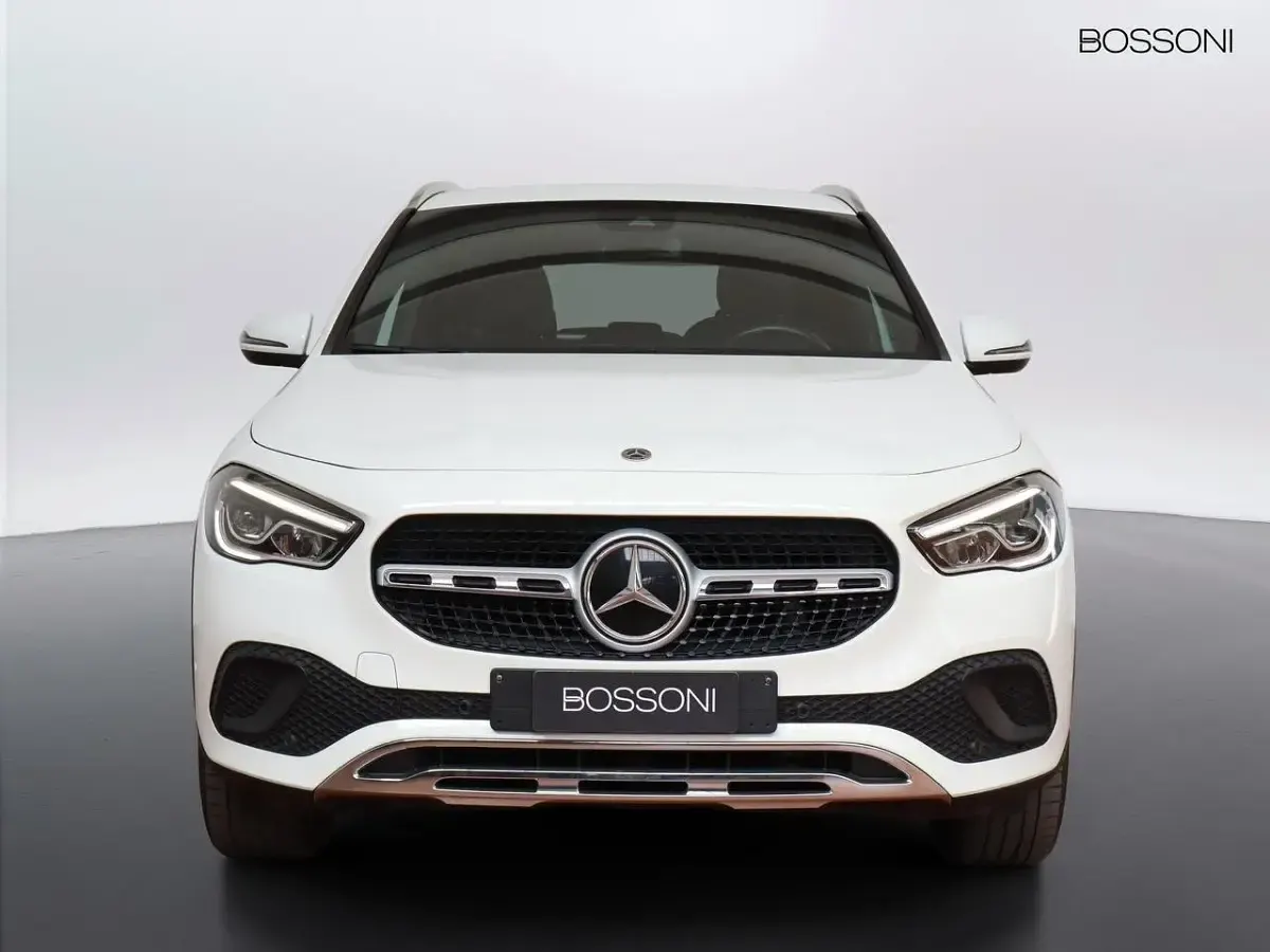 Usata Mercedes GLA180 116 CV (85 kW) 2022 Bianco polare SUV