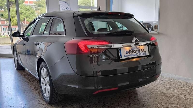 Usata Opel Insignia Eco 140 CV (102 kW) 2015 Perlato Station wagon