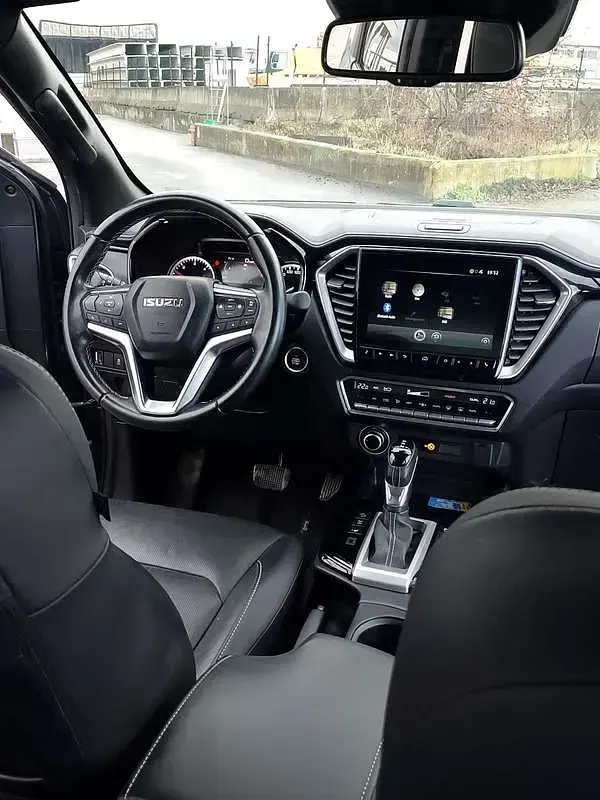 Usata Isuzu D-Max 163 CV (119 kW) 2023 Grigio Pick-up