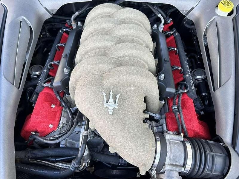 Begagnad Maserati Coupé 390 HK (286 kW) 2004 Grå Sportkupé