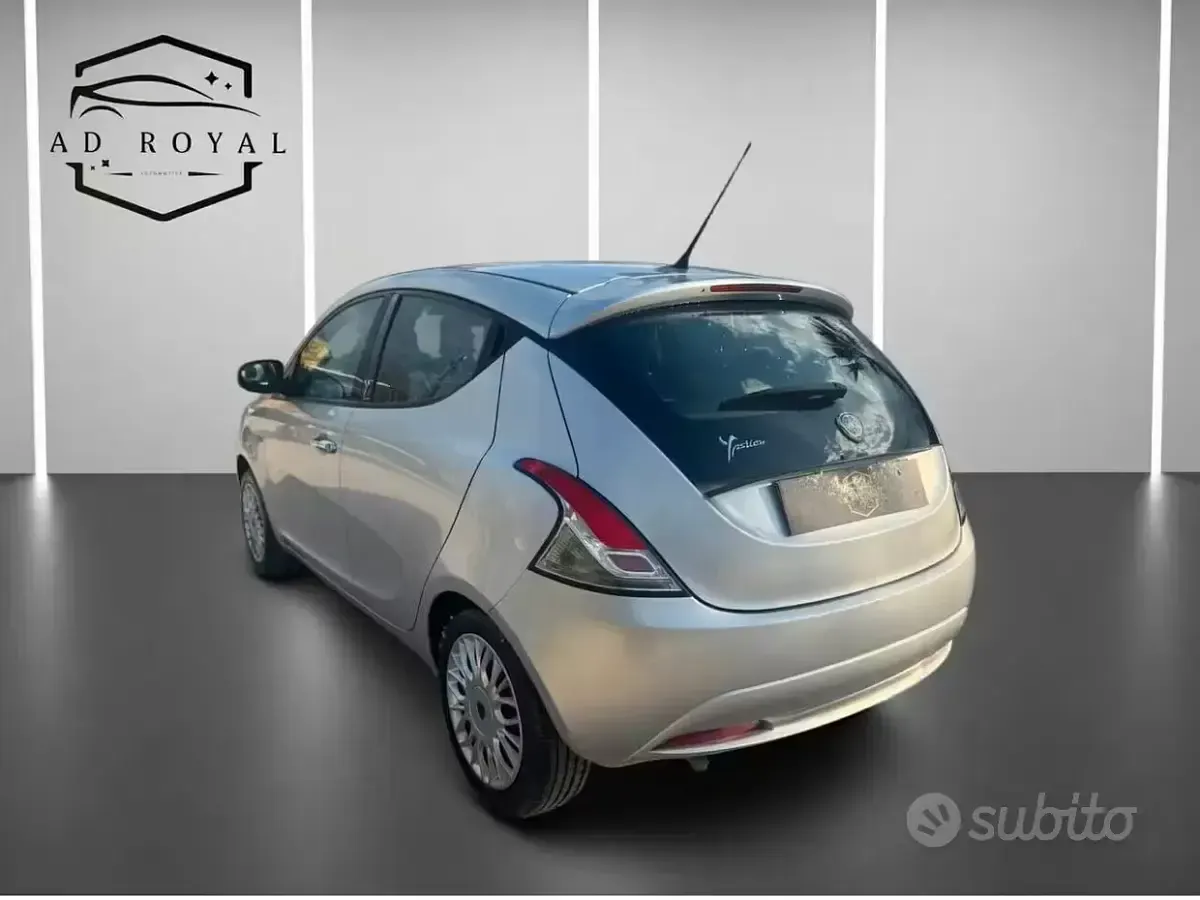 Usata Lancia Ypsilon Gold 69 CV (50 kW) 2017 Grigio Utilitaria